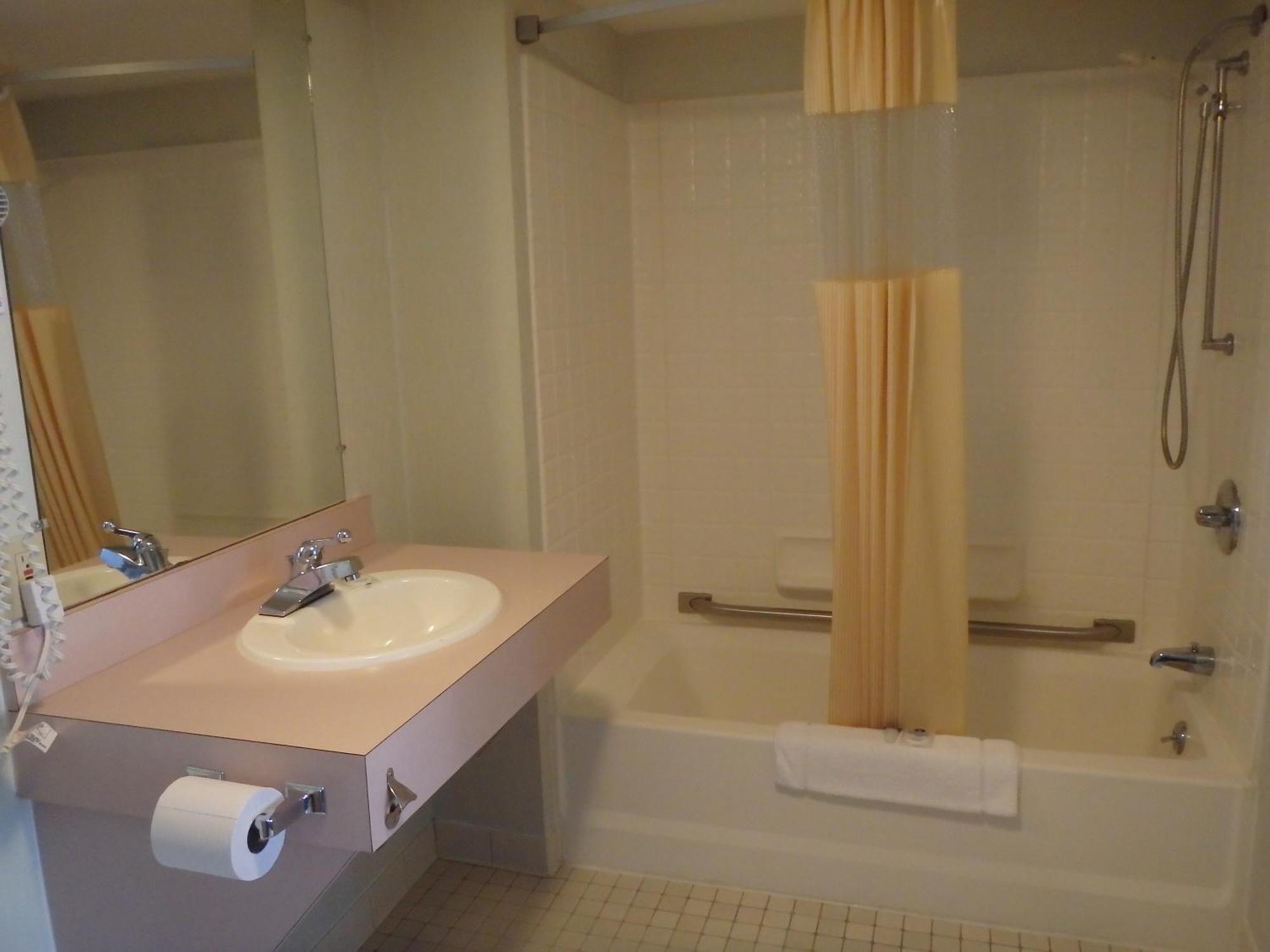 Americas Best Value Inn Saint Ignace Δωμάτιο φωτογραφία